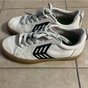 Cariuma suede sneakers unisex womens 8 men’s 6.5